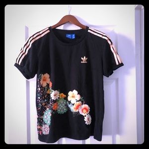 T-shirt adidas size small